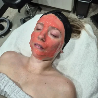 Client enjoying a jelly mask facial at Cranky Crow Aesthetics Melbourne Florida